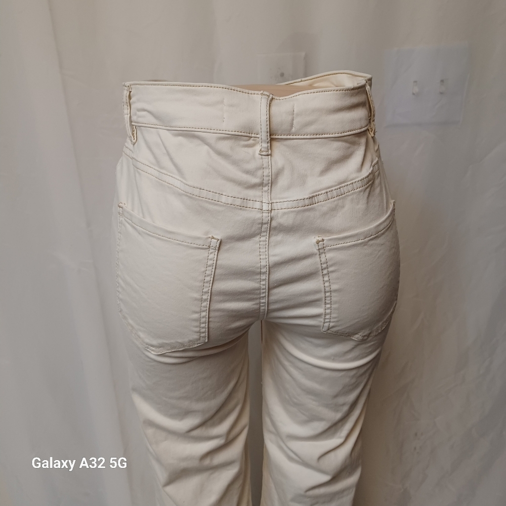 Charlies B Size 8 Cream Jeans with Embroidered Detail - Picture 5 of 14